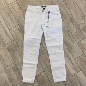 Genera White Distressed Soft Jean, NWT